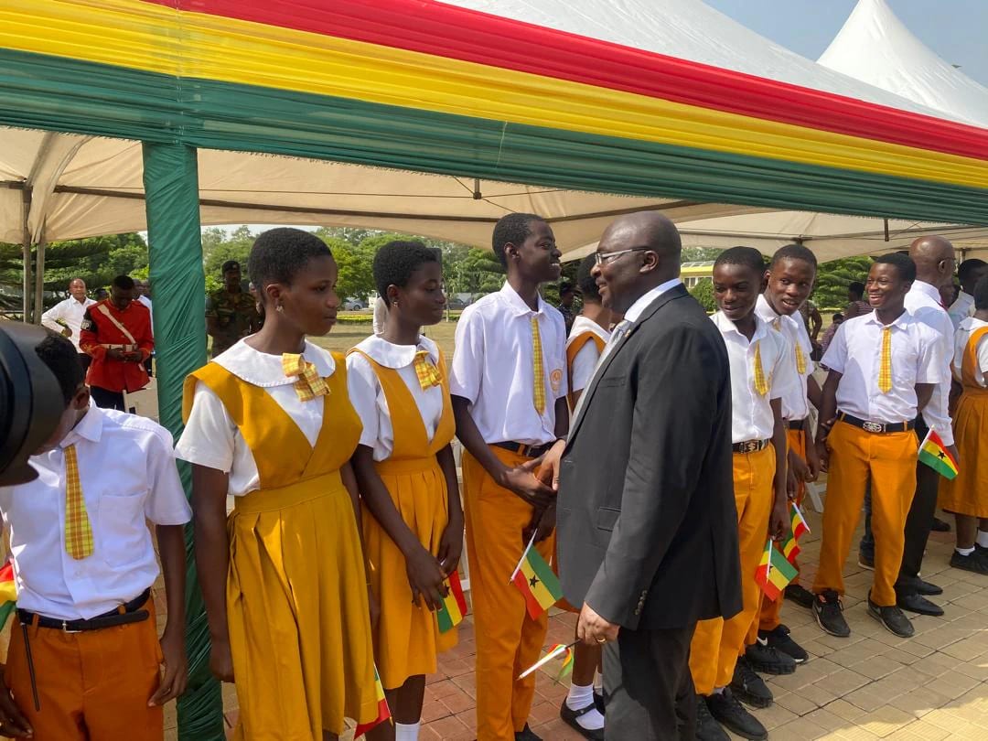 Divine International School pupils during an excursion: learning about civic life.